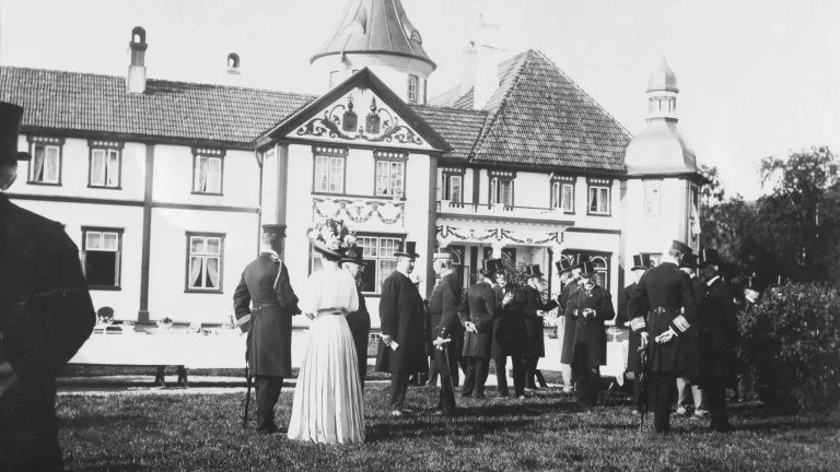 Baardshaug_herregaard_hageselskap_1908_foto_digitaltmuseum_16-9 Baardshaug_herregaard_hageselskap_1908_foto_digitaltmuseum_16-9